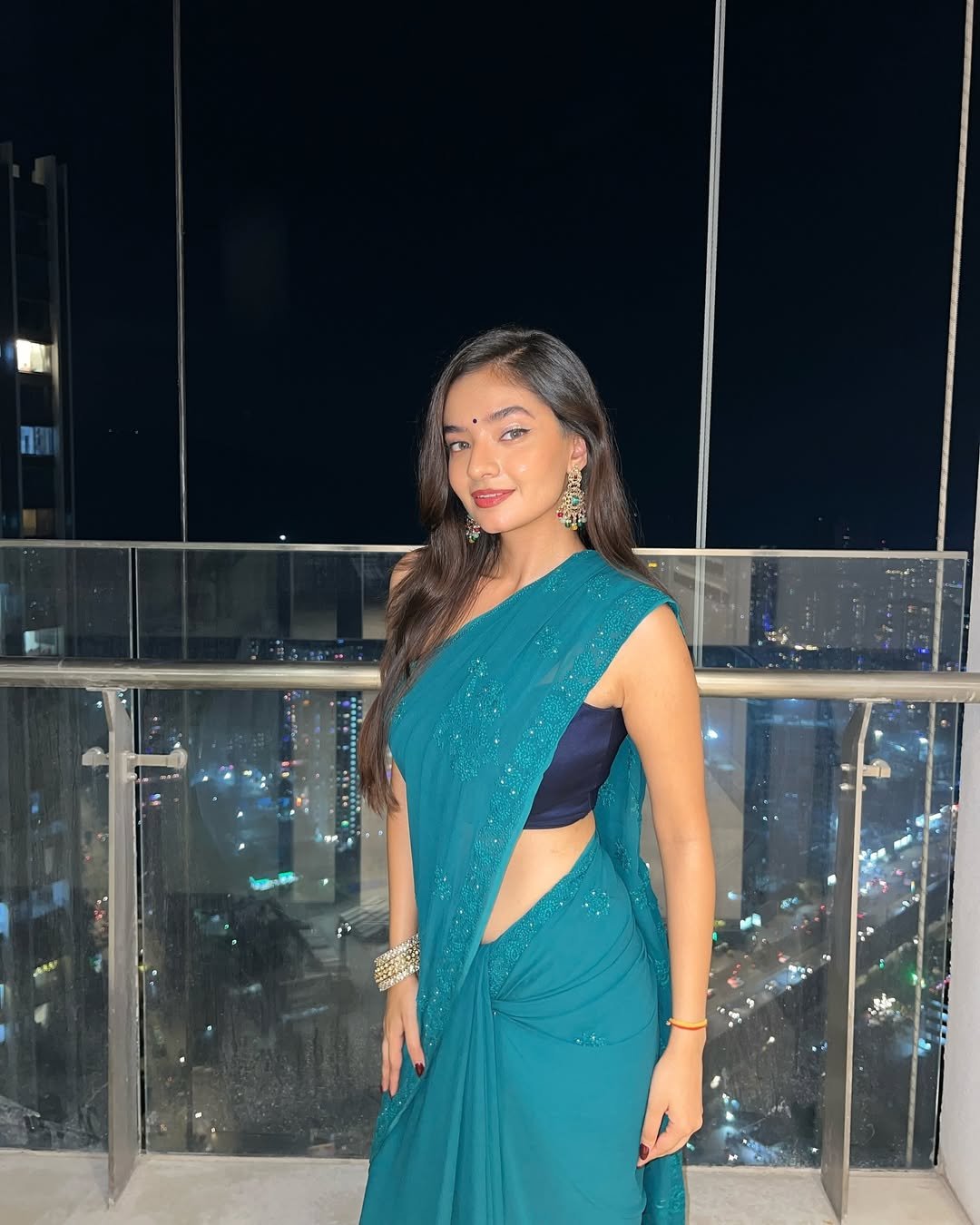 Anushka Sen Glam Teal Saree Night City Balcony Shoot (1)