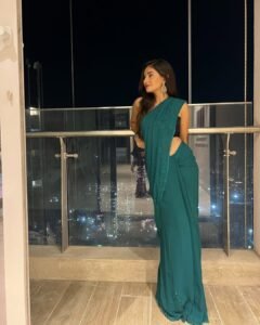 Anushka Sen Glam Teal Saree Night City Balcony Shoot (13)
