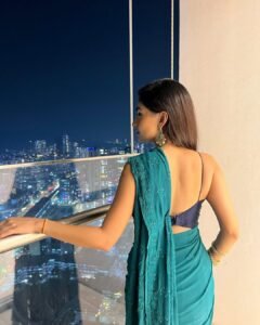 Anushka Sen Glam Teal Saree Night City Balcony Shoot (15)