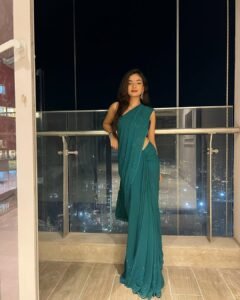 Anushka Sen Glam Teal Saree Night City Balcony Shoot (16)