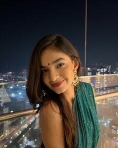 Anushka Sen Glam Teal Saree Night City Balcony Shoot (2)