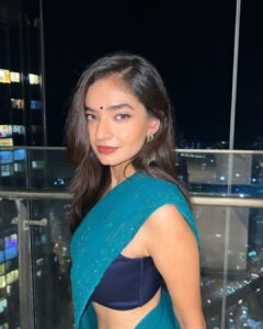 Anushka Sen Glam Teal Saree Night City Balcony Shoot (7)