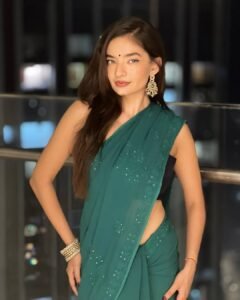Anushka Sen Glam Teal Saree Night City Balcony Shoot (9)