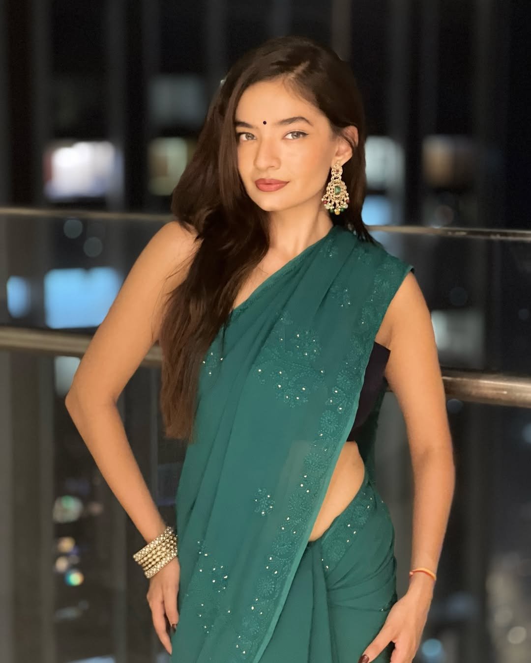 Anushka Sen Glam Teal Saree Night City Balcony Shoot (9)