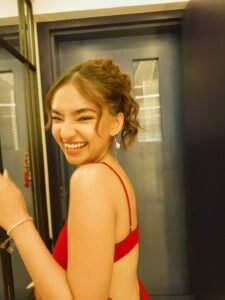 Anushka Sen Glamorous Red Sequin Gown – Mirror Room Shoot (25)