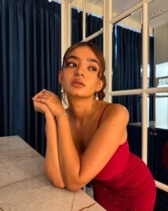 Anushka Sen Glamorous Red Sequin Gown – Mirror Room Shoot (29)