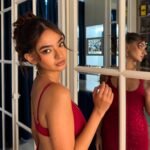 Anushka Sen Glamorous Red Sequin Gown – Mirror Room Shoot (30)