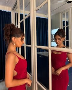 Anushka Sen Glamorous Red Sequin Gown – Mirror Room Shoot (36)