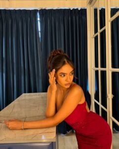 Anushka Sen Glamorous Red Sequin Gown – Mirror Room Shoot (37)