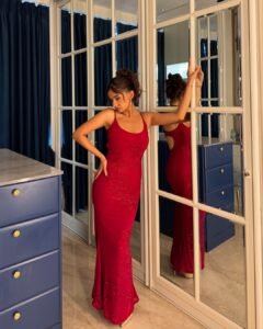 Anushka Sen Glamorous Red Sequin Gown – Mirror Room Shoot (38)