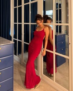 Anushka Sen Glamorous Red Sequin Gown – Mirror Room Shoot (39)