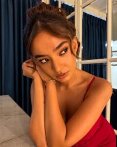 Anushka Sen Glamorous Red Sequin Gown – Mirror Room Shoot (41)