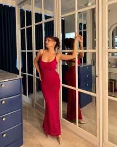 Anushka Sen Glamorous Red Sequin Gown – Mirror Room Shoot (42)