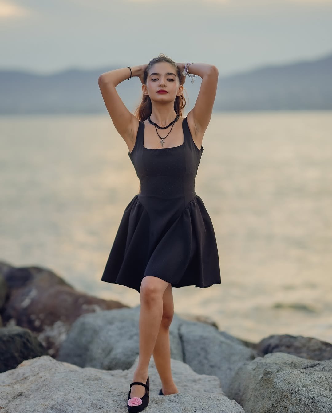 Anushka Sen Little Black Dress – Seaside Glam with Modern Edge (1)