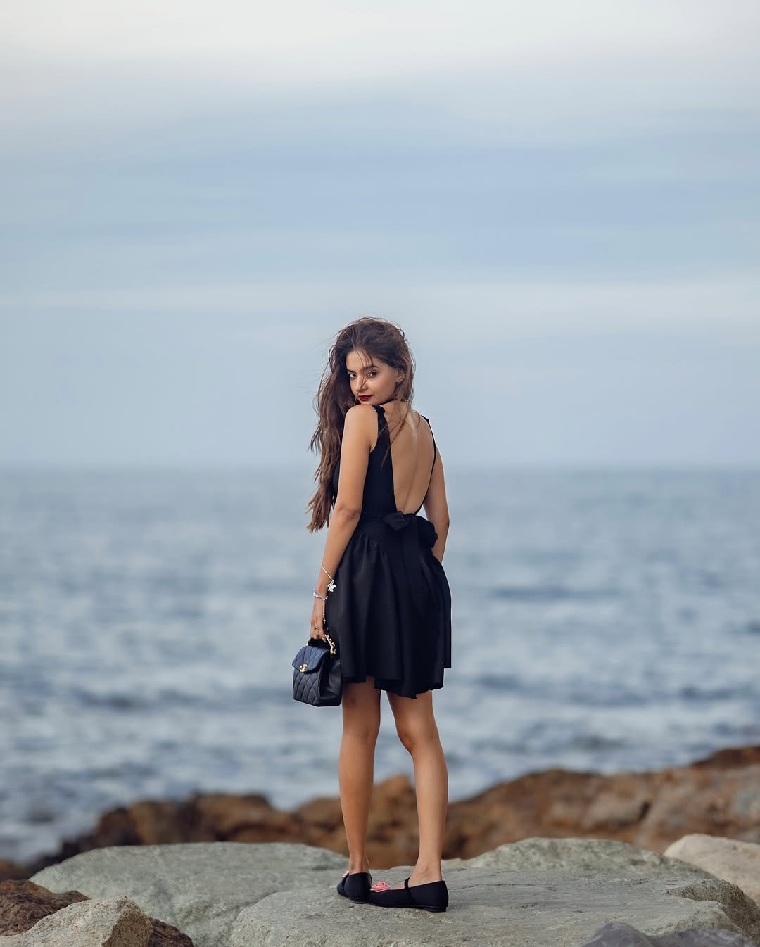 Anushka Sen Little Black Dress – Seaside Glam with Modern Edge (14)
