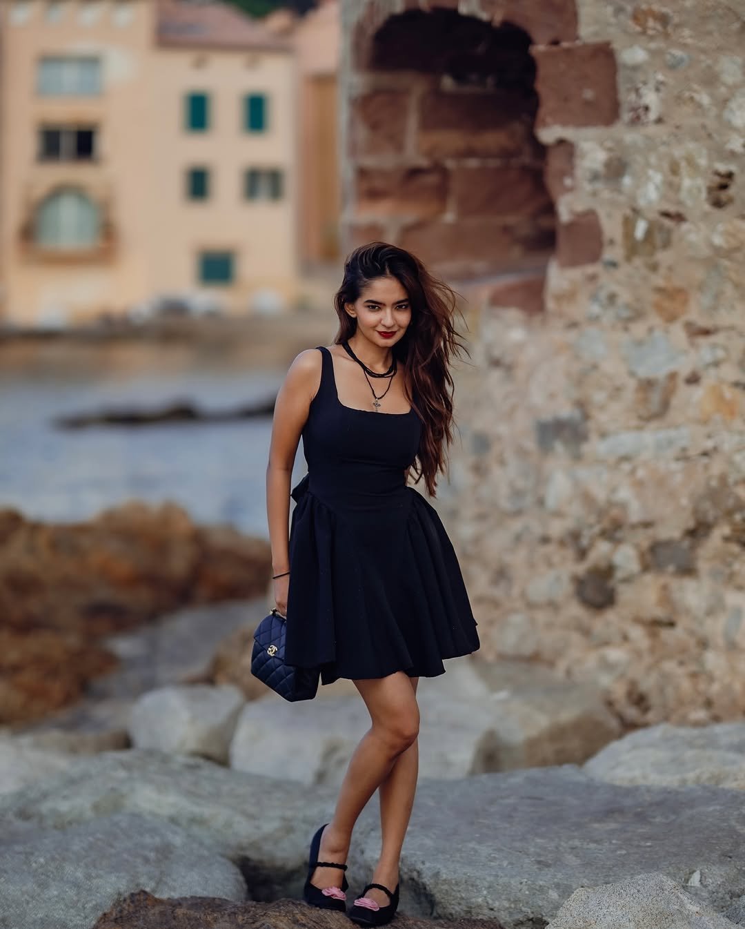 Anushka Sen Little Black Dress – Seaside Glam with Modern Edge (16)