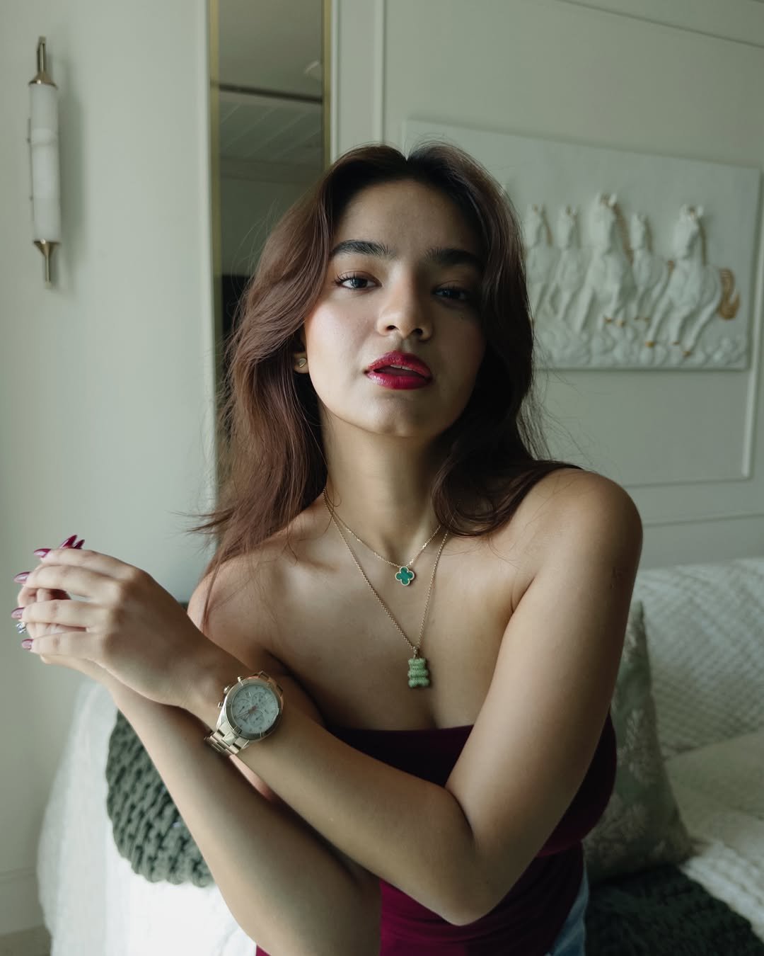 Anushka Sen Maroon Tube Top and Denim – Effortless Casual Glam (12)