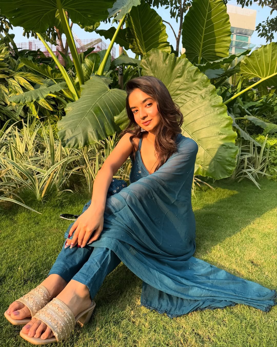 Anushka Sen Mirrorwork Blue Suit Outdoor Summer Shoot (10)