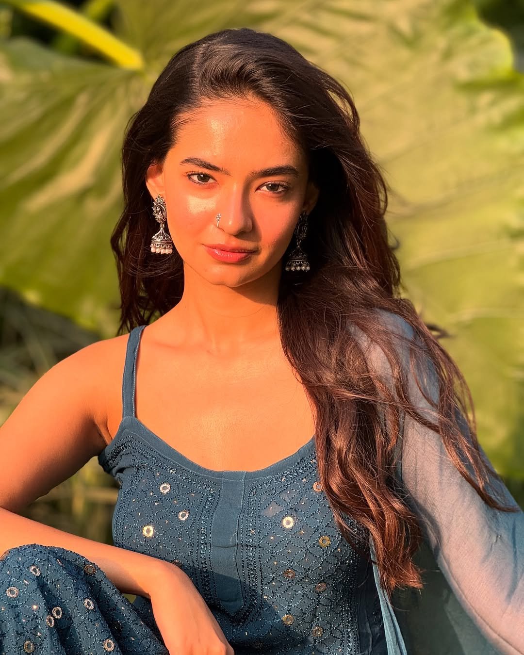 Anushka Sen Mirrorwork Blue Suit Outdoor Summer Shoot (12)