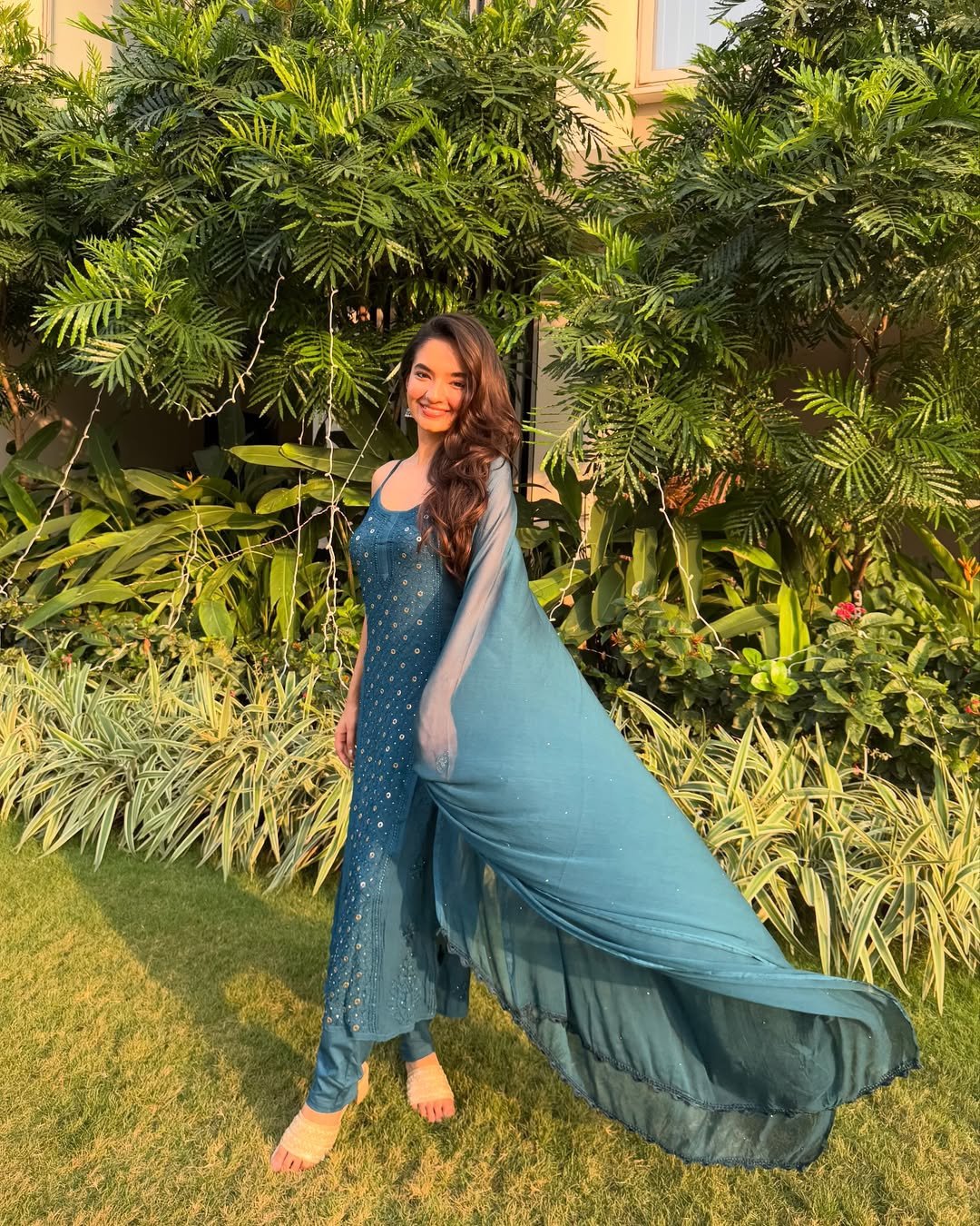 Anushka Sen Mirrorwork Blue Suit Outdoor Summer Shoot (13)