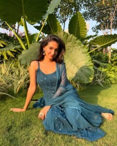 Anushka Sen Mirrorwork Blue Suit Outdoor Summer Shoot (14)