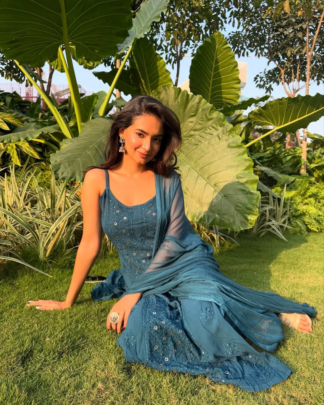 Anushka Sen Mirrorwork Blue Suit Outdoor Summer Shoot (14)