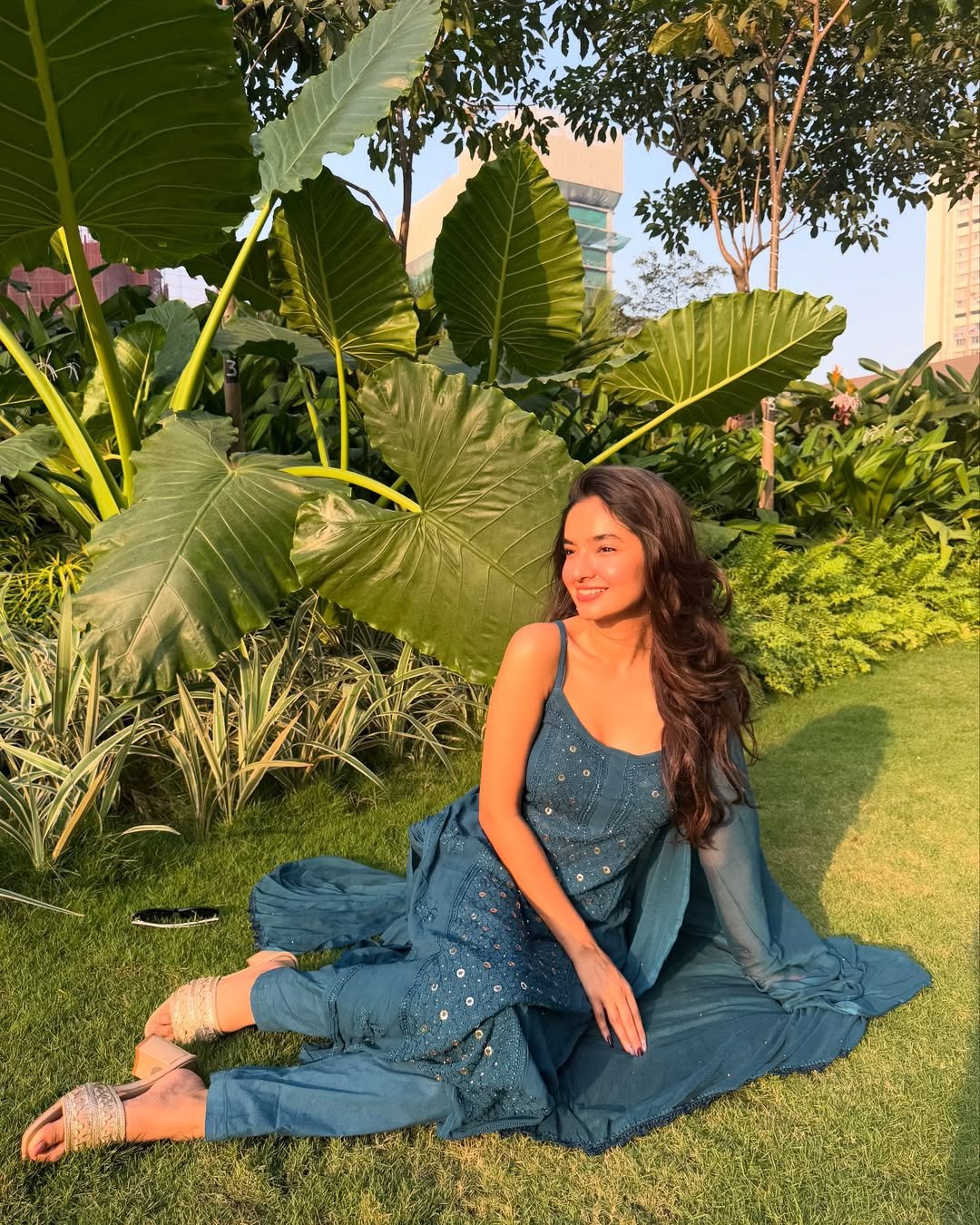 Anushka Sen Mirrorwork Blue Suit Outdoor Summer Shoot (15)