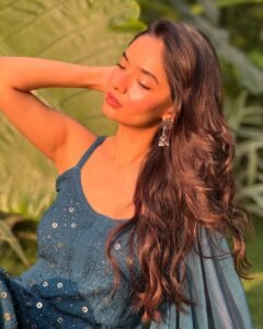 Anushka Sen Mirrorwork Blue Suit Outdoor Summer Shoot (18)