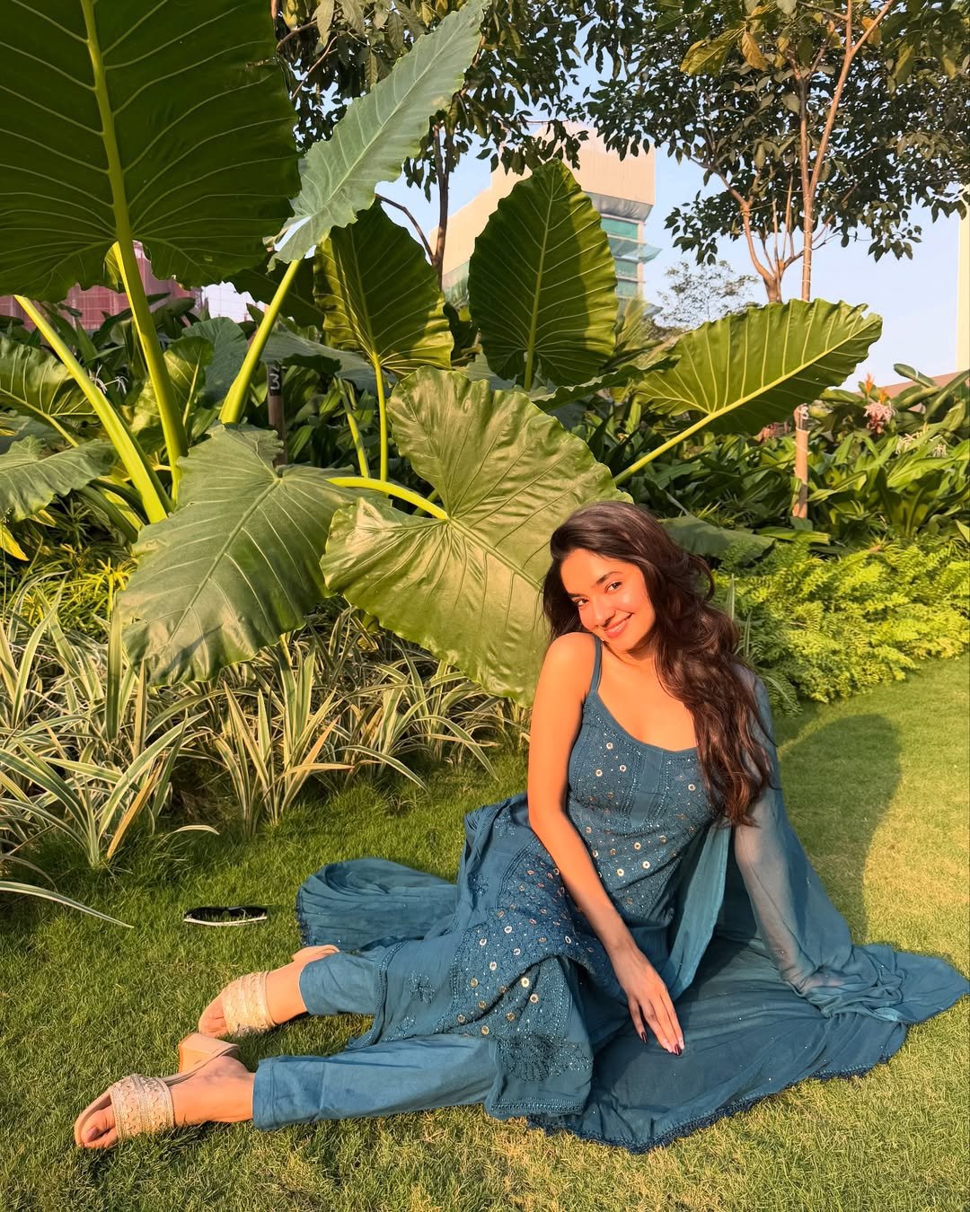 Anushka Sen Mirrorwork Blue Suit Outdoor Summer Shoot (2)