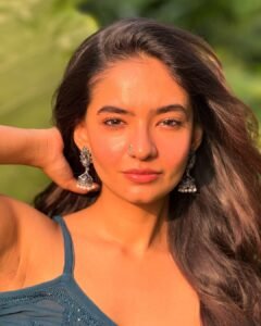 Anushka Sen Mirrorwork Blue Suit Outdoor Summer Shoot (3)