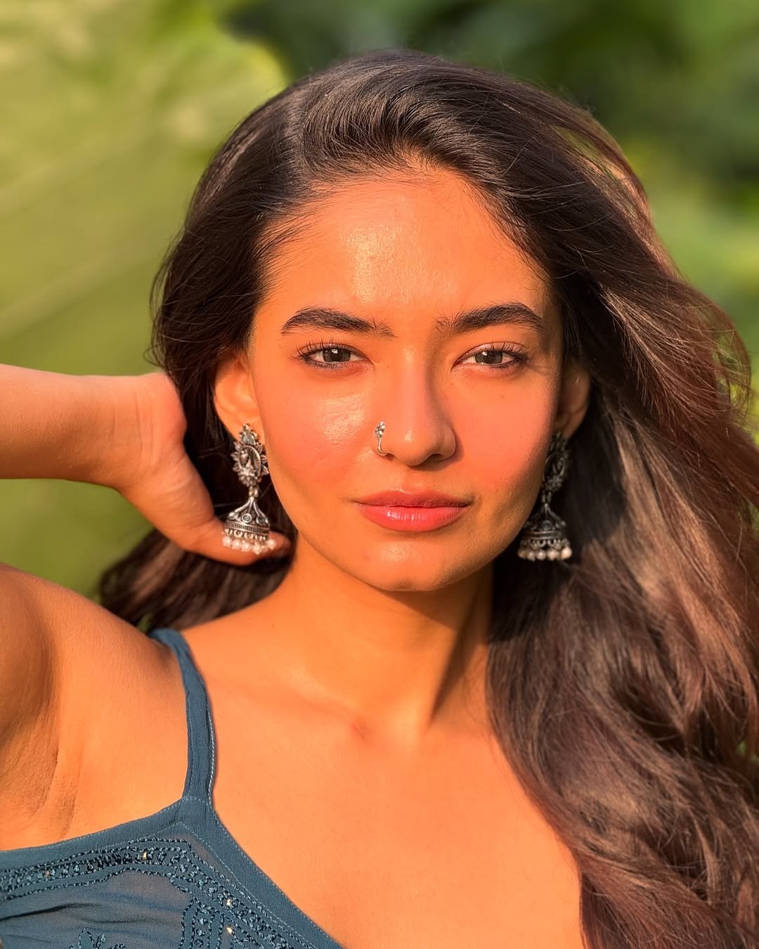 Anushka Sen Mirrorwork Blue Suit Outdoor Summer Shoot (3)