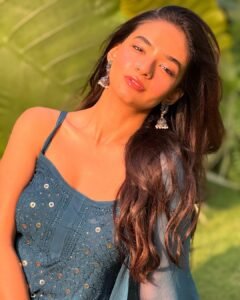 Anushka Sen Mirrorwork Blue Suit Outdoor Summer Shoot (5)