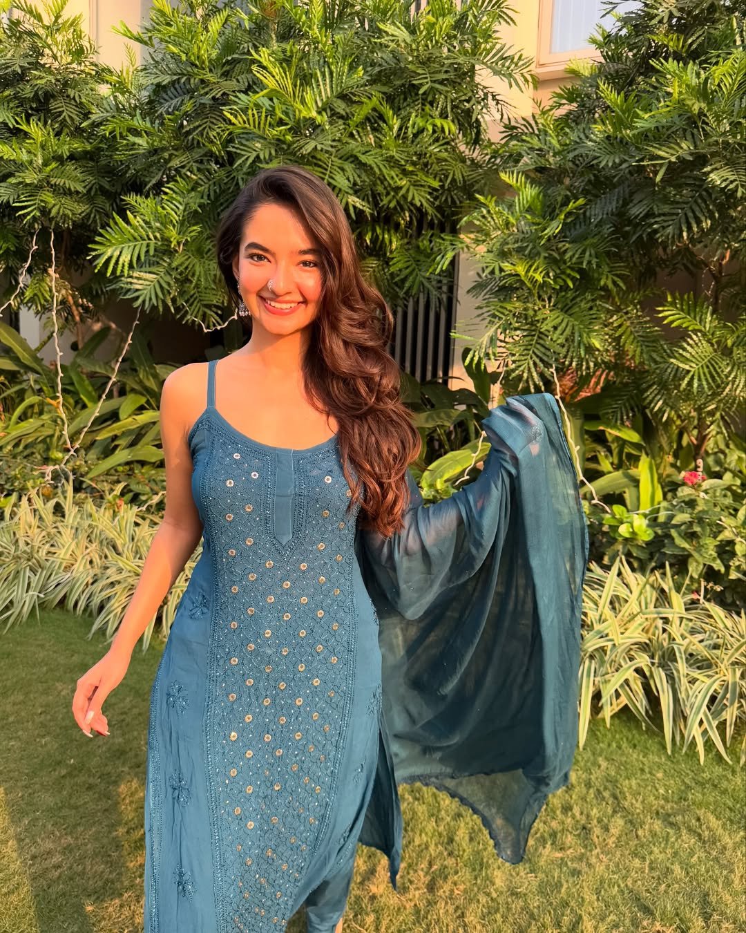 Anushka Sen Mirrorwork Blue Suit Outdoor Summer Shoot (6)