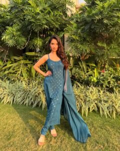 Anushka Sen Mirrorwork Blue Suit Outdoor Summer Shoot (8)