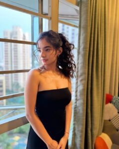 Anushka Sen Modern Black Strapless Dress Window Fashion Shoot (7)