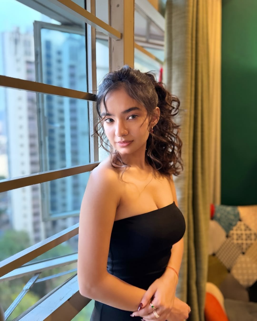 Anushka Sen Modern Black Strapless Dress Window Fashion Shoot (9)