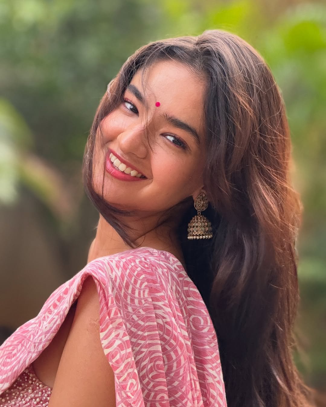 Anushka Sen Pastel Pink One-Shoulder Lehenga Garden Shoot (18)