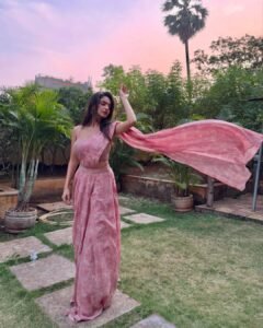 Anushka Sen Pastel Pink One-Shoulder Lehenga Garden Shoot (8)