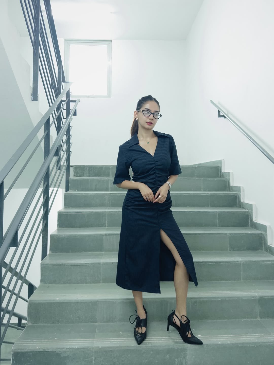 Anushka Sen Ruched Black Dress – Modern Work Chic (11)