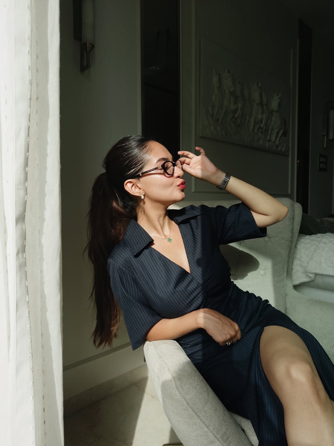 Anushka Sen Ruched Black Dress – Modern Work Chic (6)