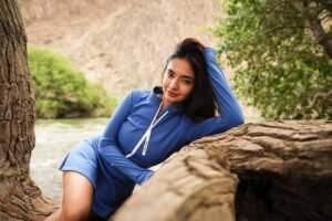 Anushka Sen blue activewear canyon fitness sporty photo