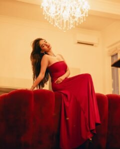 Anushka Sen Striking Red Strapless Dress – Rooftop Night Glam (2)