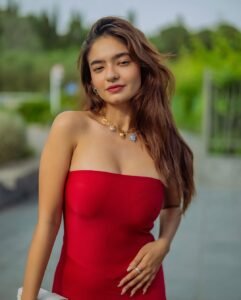 Anushka Sen Striking Red Strapless Dress – Rooftop Night Glam (33)