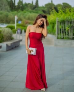 Anushka Sen Striking Red Strapless Dress – Rooftop Night Glam (35)
