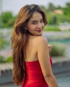 Anushka Sen Striking Red Strapless Dress – Rooftop Night Glam (38)