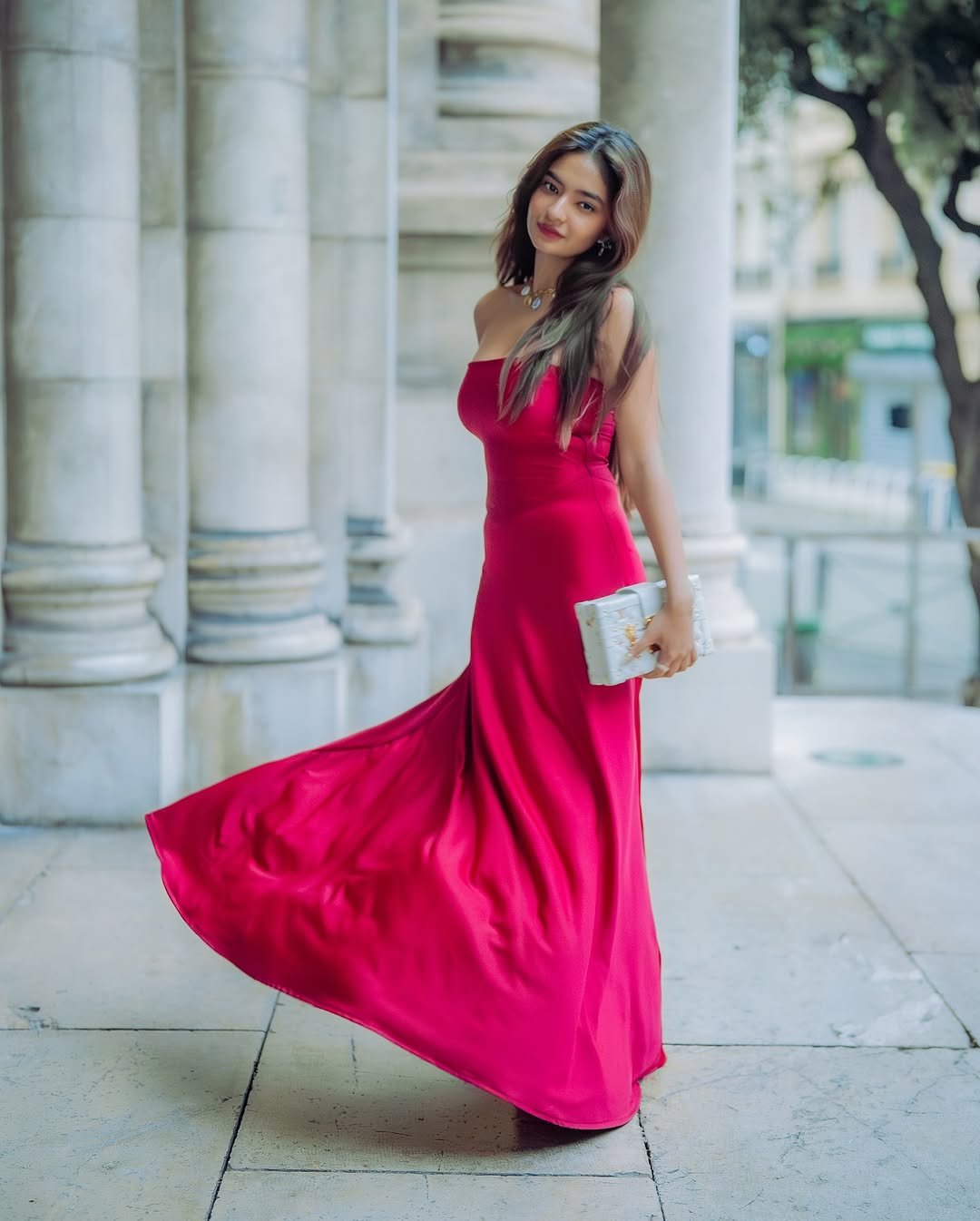 Anushka Sen Striking Red Strapless Dress – Rooftop Night Glam (43)