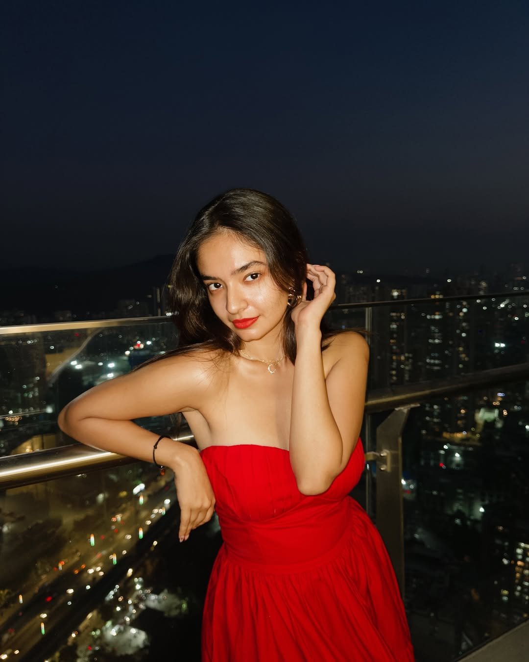 Anushka Sen Striking Red Strapless Dress – Rooftop Night Glam (48)