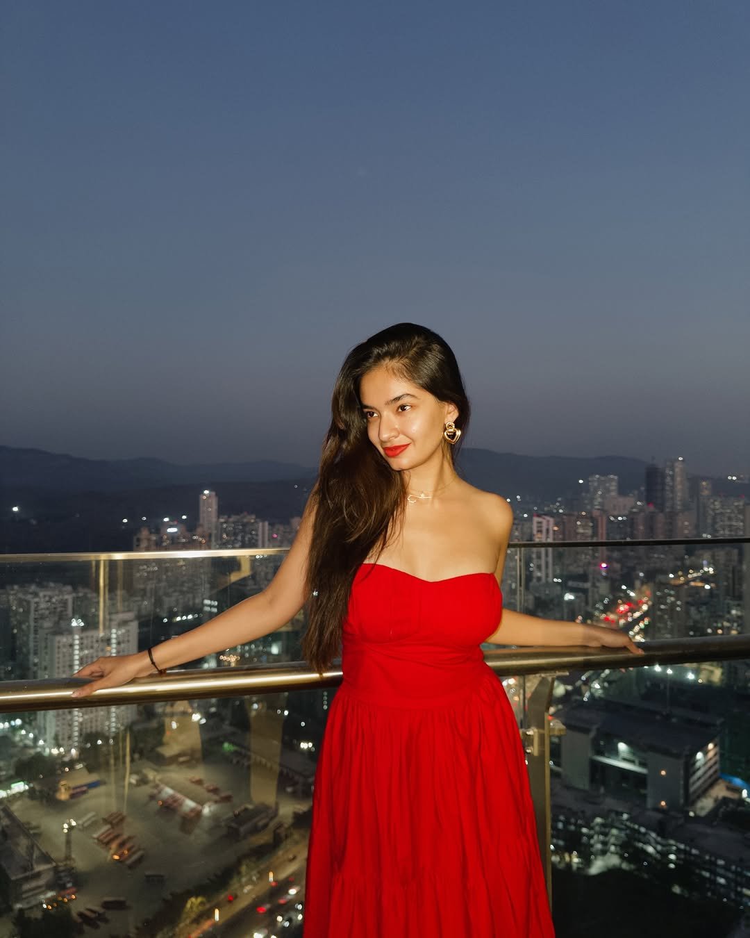 Anushka Sen Striking Red Strapless Dress – Rooftop Night Glam (50)
