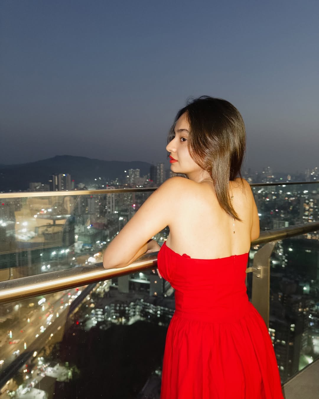 Anushka Sen Striking Red Strapless Dress – Rooftop Night Glam (51)