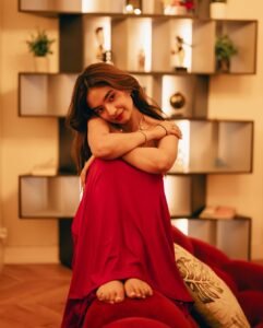 Anushka Sen Striking Red Strapless Dress – Rooftop Night Glam (52)